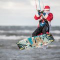 ФОТО и ВИДЕО: Рождественский серфинг на Штромке! Эстонские Деды Морозы холода не боятся