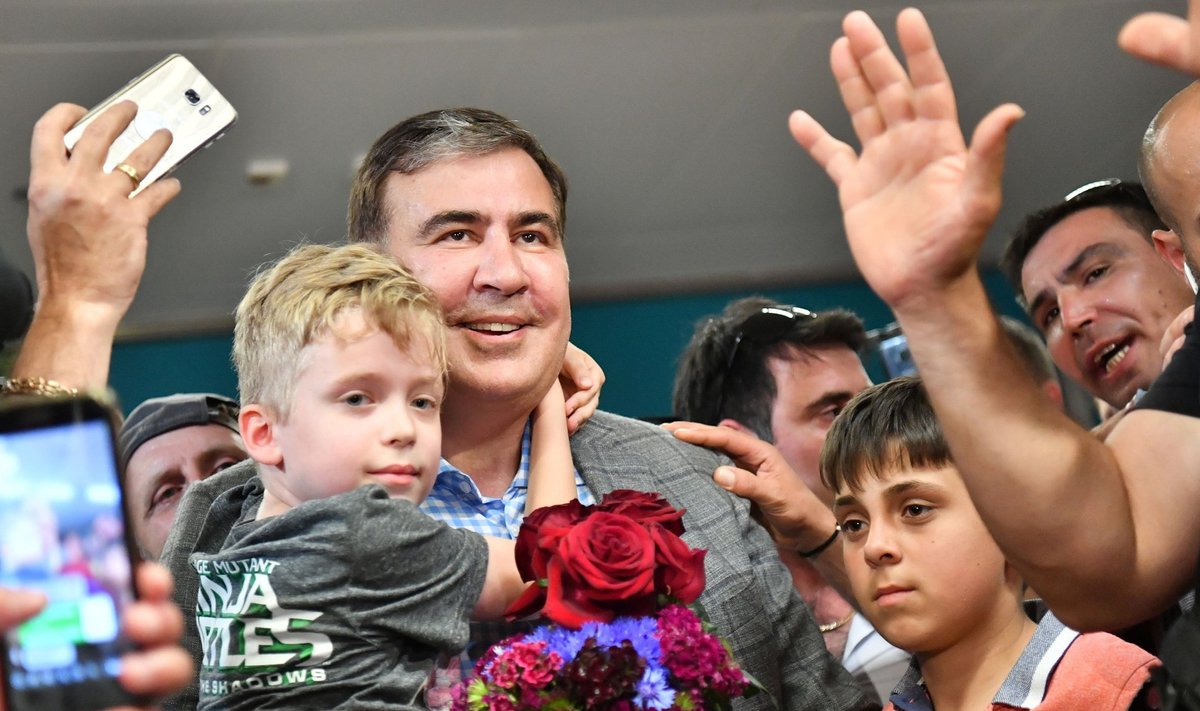 Mihheil Saakašvili poolehoidjad võtsid ta mullu mais suurima rõõmuga Kiievi Borõspili lennujaamas vastu, kui Ukraina president Volodõmõr Zelenskõi oli talle kodakondsuse tagasi andnud.