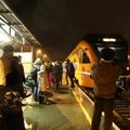 VIDEO JA FOTOD | Viimane rongireis Lelle-Pärnu lõigul kujunes emotsionaalseks: mälestuseks põlesid küünlad ja lehvisid leinalindid