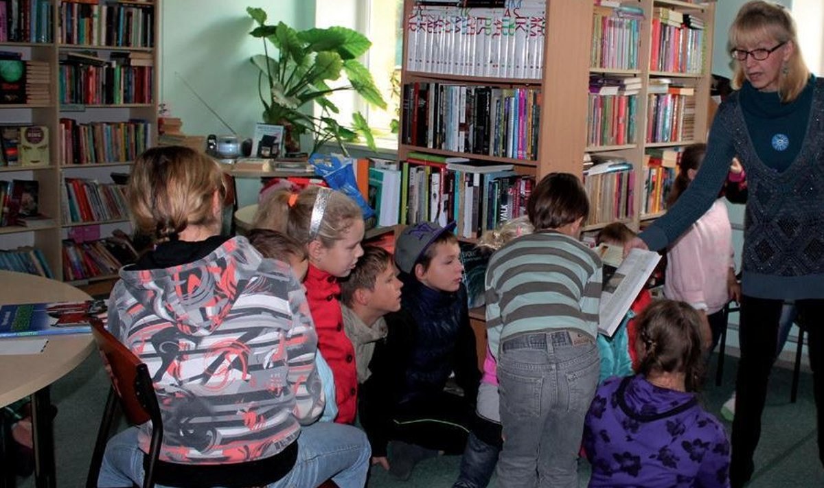 Kui alevikus oli elektrikatkestus, kogunesid lapsed raamatukokku