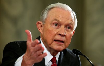 Jeff Sessions talub Trumpi kriitikat seoses enda juurdlusest taandamisega