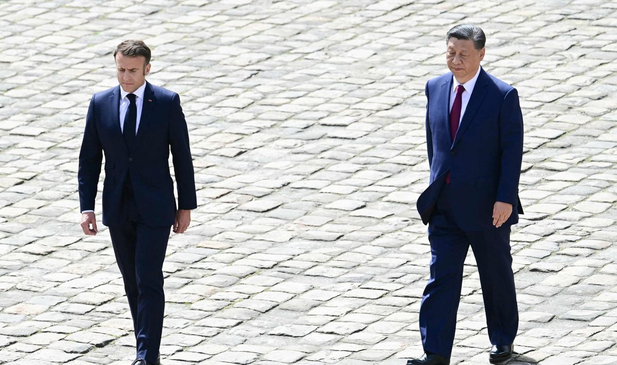 Emmanuel Macron (vasakul) ja Xi Jinping esmaspäeval Pariisis 