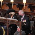 Prints Charles lahistas terve matusetseremoonia nutta. Camilla püüdis teda omal moel lohutada
