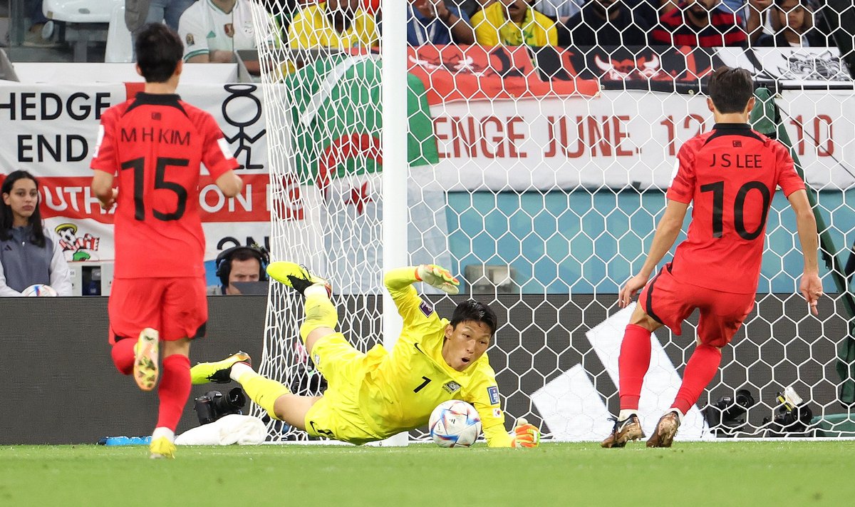 Uruguay ja Lõuna-Korea kohtumises väravavahte üle ei mängitud.