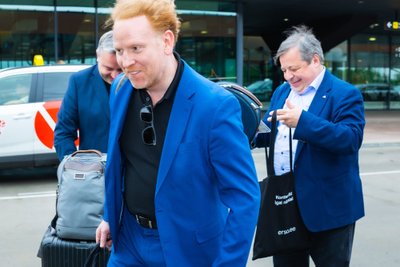 MAAILMAKUULUS VIIULDAJA Daniel Hope ja festivali kunstiline juht, pianist Alexey Botvinov Tallinna lennujaamas