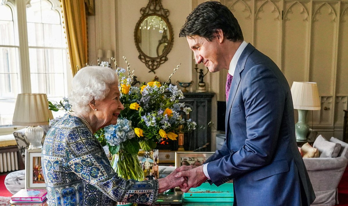 Kuninganna Elizabeth II koos Kanada peaministri Trudeauga
