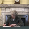Suurbritannia peaminister May allkirjastas Brexiti käivitava kirja