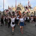 Как полиция Венеции избавляется от лишних туристов