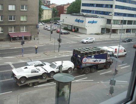Dakari ralliautod Tallinnas Liivalaia tänaval