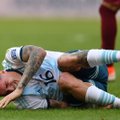 VIDEO | Argentina koondise jalgpallur komistas mängu ajal tuvi otsa ja kukkus pikali