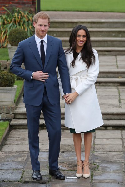 Mantel nimega Meghan. Kui prints Harry koos Meghan Markle'iga kihlumisest teatas, kandis naine Kanada firma Line mantlit, mis müüdi läbi minutitega.