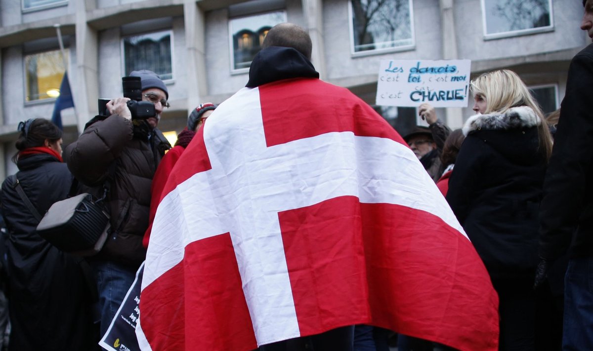 Meeleavaldus Pariisis Taani saatkonna ees pärast 2015. aasta Kopenhaageni terrorirünnakut