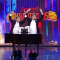 Правдиво ли видео, на котором Владимир Зеленский изображает, как играет гимн Украины на рояле пенисом?