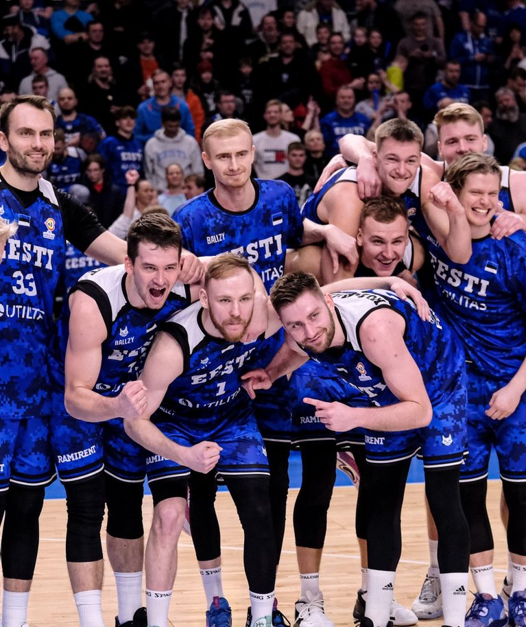 Eesti korvpallikoondis võis pärast võitu uhkelt poseerida.