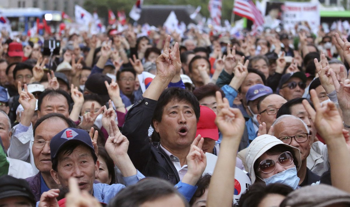 Demokraatia tõi lõunakorealased tänavaile oma presidendikandidaate toetama. 