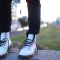 Trendiaabits naistele ja meestele: seitse mugavat jalatsipaari, millega sügisele vastu sammuda