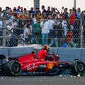 VIDEO | Leclerc oli Abu Dhabis kiireim, Sainz sõitis seina 