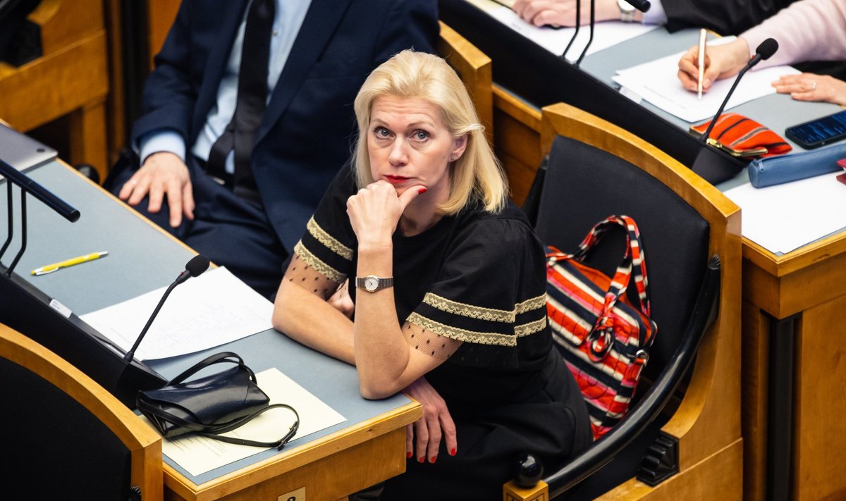 KARM TÄDI: Riigikogu liige Kristina Šmigun-Vähi võtaks lasteaialastel morsiklaasid käest. 