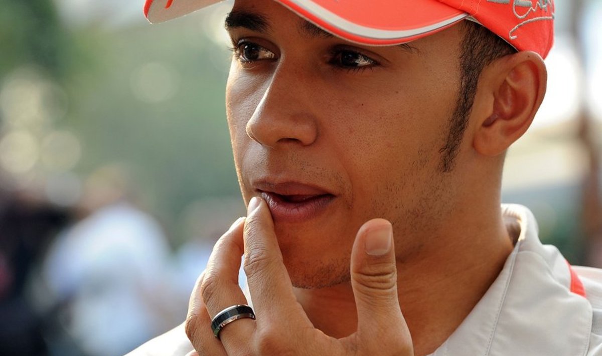 McLaren-Mercedes driver Lewis Hamilton of Great Britain arrives at the McLaren garage in the lead-up to Formula One's Australian Grand Prix in Melbourne on March 25, 2010. The Australian Grand Prix will take place on the Albert Park Circuit on March 28.  AFP PHOTO / Torsten BLACKWOOD