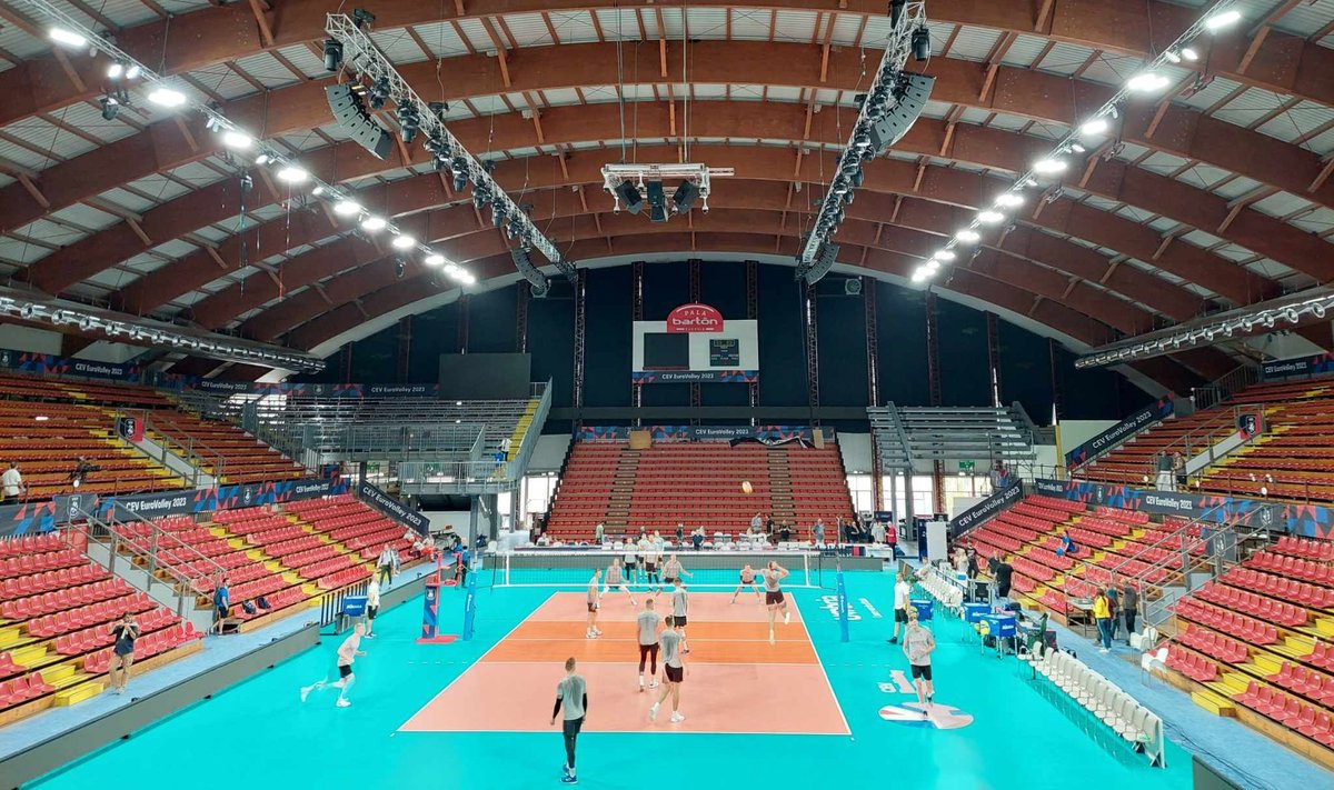 Eesti võrkpallikoondis peab Perugia spordihoones oma EM-i kaks esimest mängu.