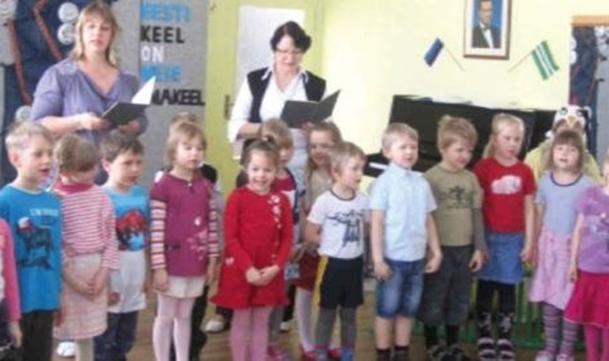 Luulenädal Lusti Lasteaias 2012 Sipsiku rühm esitab oma luuletusi