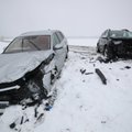 VIDEO ja FOTOD | Kose-Jägala teel põrkasid kokku kaks autot, üks juhtidest viidi haiglasse