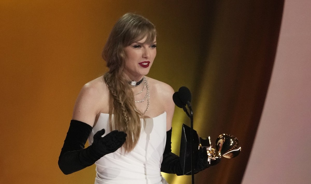 Taylor Swift võtmas vastu järjekordset Grammy auhinda.