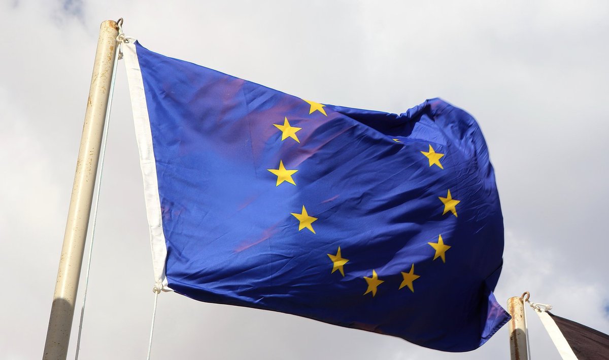 Euroopa lipp lehvib mastis.