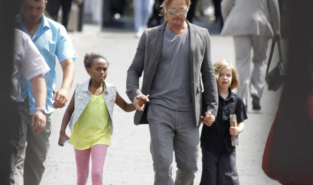 Brad Pitt tütarde Shiloh (vasakul) ja Zaharaga Moskvas. 