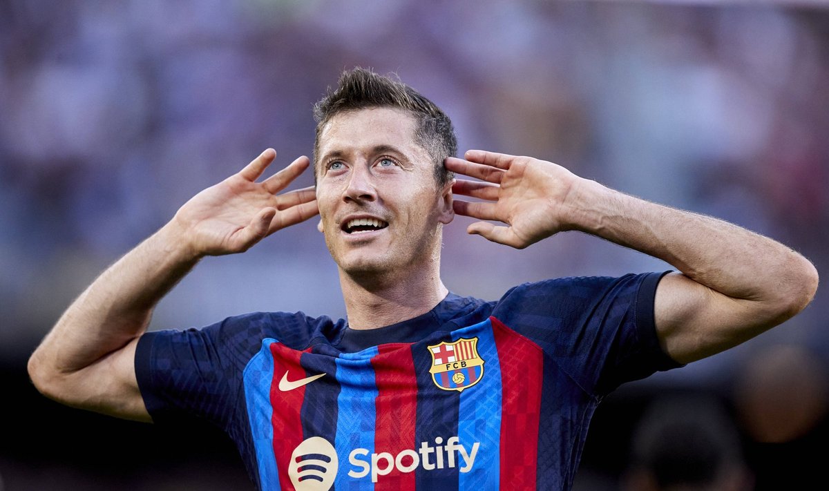 Barcelona maksis 34-aastase Robert Lewandowski eest mitukümmend miljonit eurot ning andis talle nelja-astase lepingu.