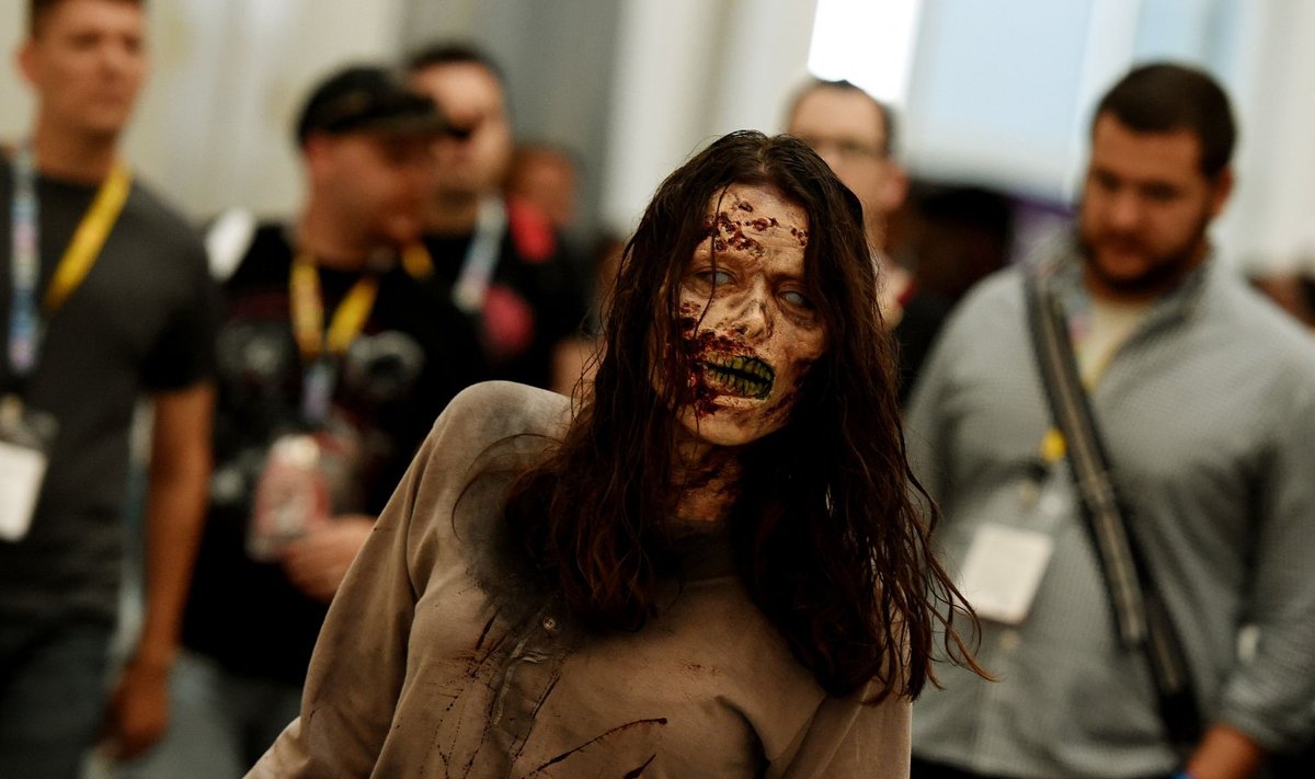 Fänn Walking Deadi zombit imiteerimas
