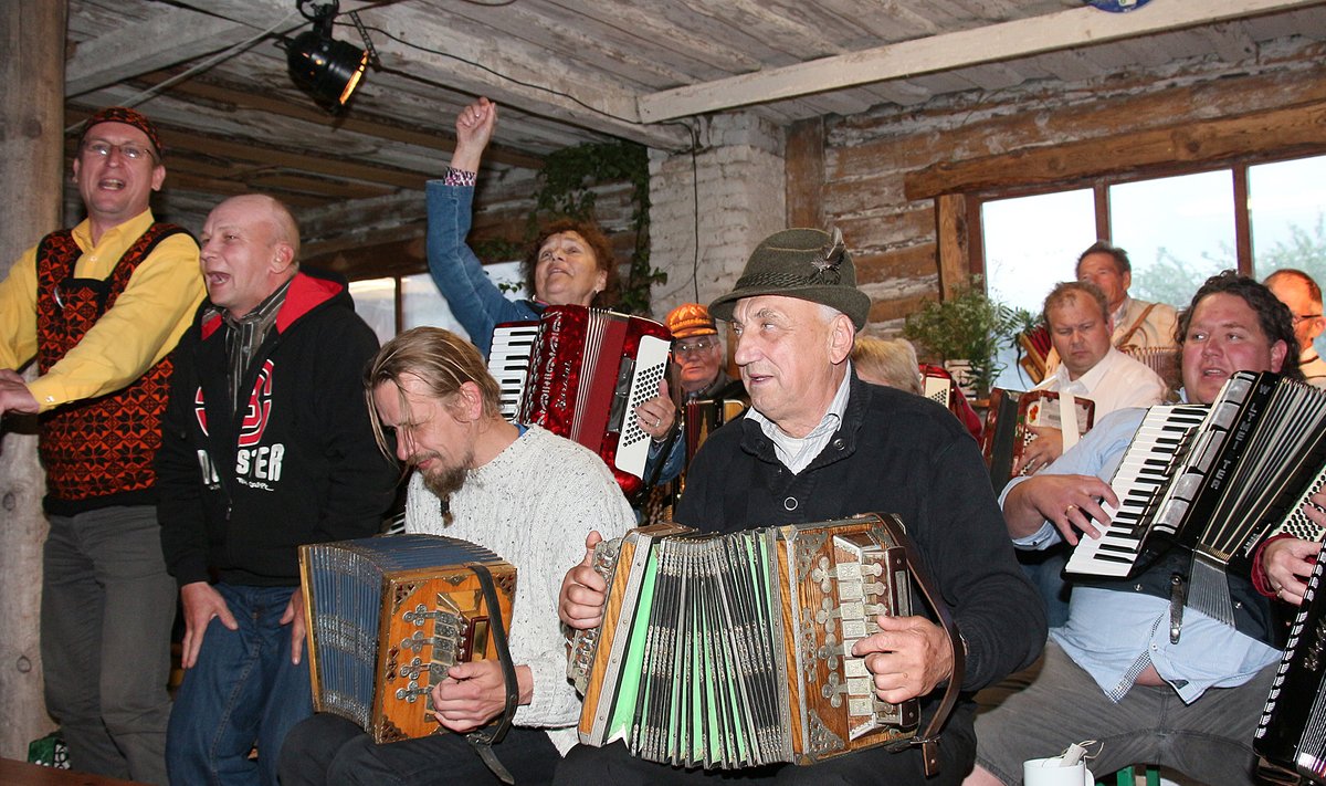 Saaremaal, Oitmel toimus 11 üle-eestiline külapillimeeste kokkutulek