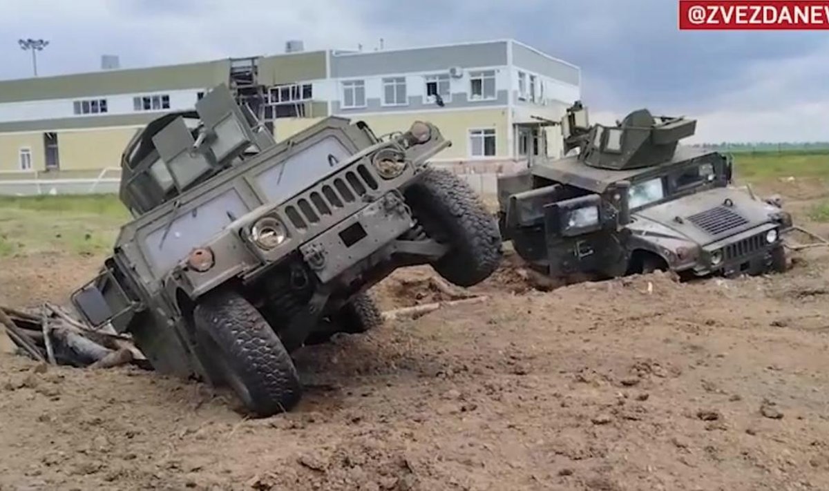 Vene armeekanali Zvezda kaadrid saagiks saadud Humveedest