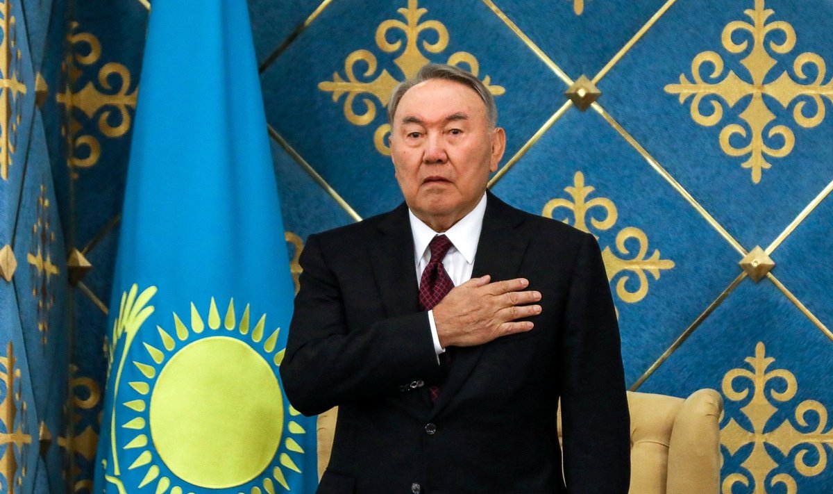 Kasahstani endine riigipea Nursultan Nazarbajev kaks nädalat tagasi uue presidendi Kasõm-Žomart Tokajevi ametisse nimetamise tseremoonial