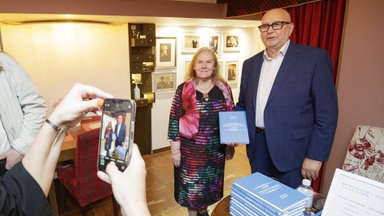 FOTOD | Annika Lall ja Raivo Öpik esitlesid Vene Draamateatris uut raamatut „Kriminalistika alused“