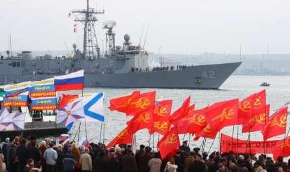 Vene sõjalaev Sevastoopoli sadamas.