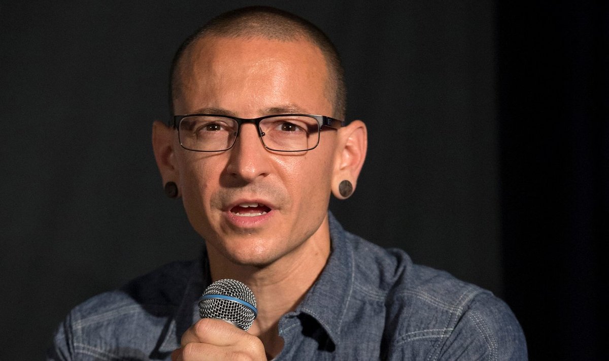 FILE PHOTO: Lead vocalist of rock band Linkin Park Bennington answers a question after the band was inducted into Guitar Center's RockWalk in Los Angeles