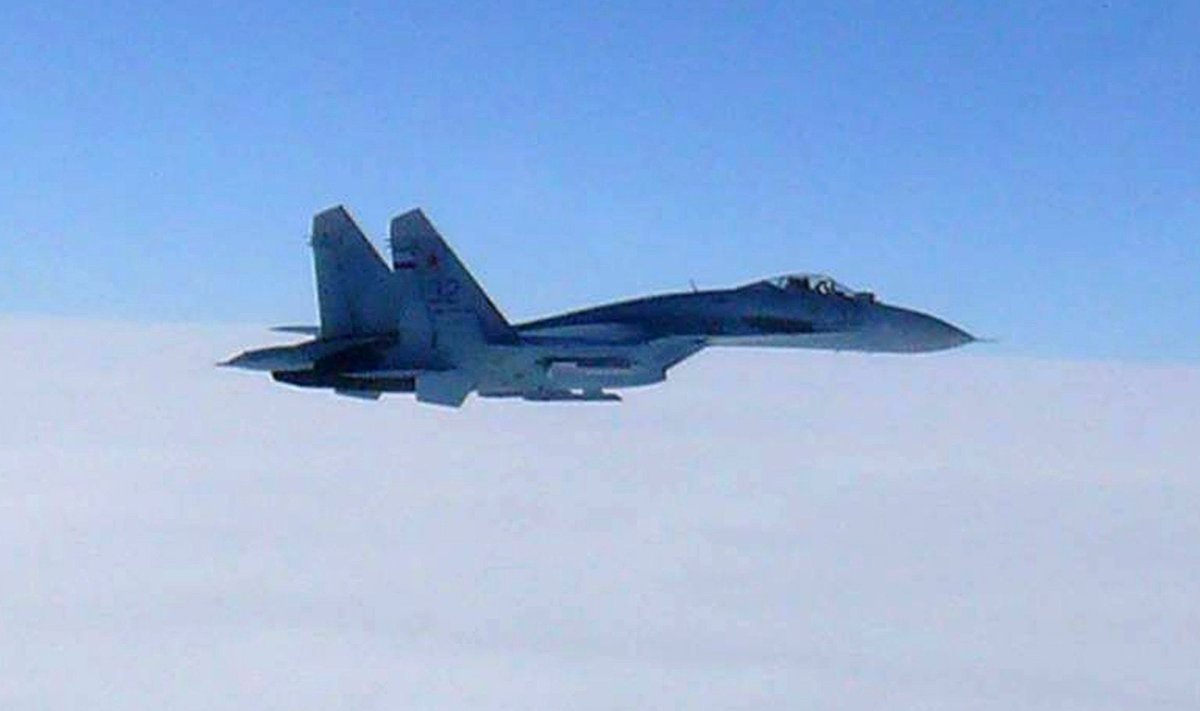 This handout picture taken by Japan's Air Self-Defense Force on February 7, 2013 shows a Russian fighter jet SU27 encroaching on Japan's territorial airspace. Two Russian fighter jets violated Japanese airspace as Tokyo scrambled its own planes in response, reportedly the first such incident in five years.  JAPAN OUT       AFP PHOTO / DEFENSE MINISTRY VIA JIJI PRESS   ..---EDITORS NOTE---RESTRICTED TO EDITORIAL USE - MANDATORY CREDIT "AFP PHOTO / DEFENSE MINISTRY VIA JIJI PRESS" - NO MARKETING NO ADVERTISING CAMPAIGNS - DISTRIBUTED AS A SERVICE TO CLIENTS..