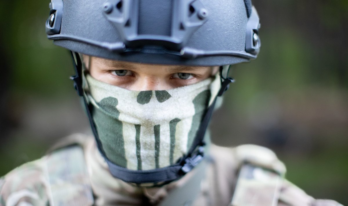 Eesti Päevalehe ja Delfi ajakirjanikud jälgisid kevadel Harkivi lähistel Ukraina armee eriüksuse operatsiooni.