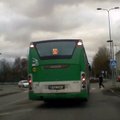 VIDEO: Buss trügib ülekäigurajal jalakäijast mööda