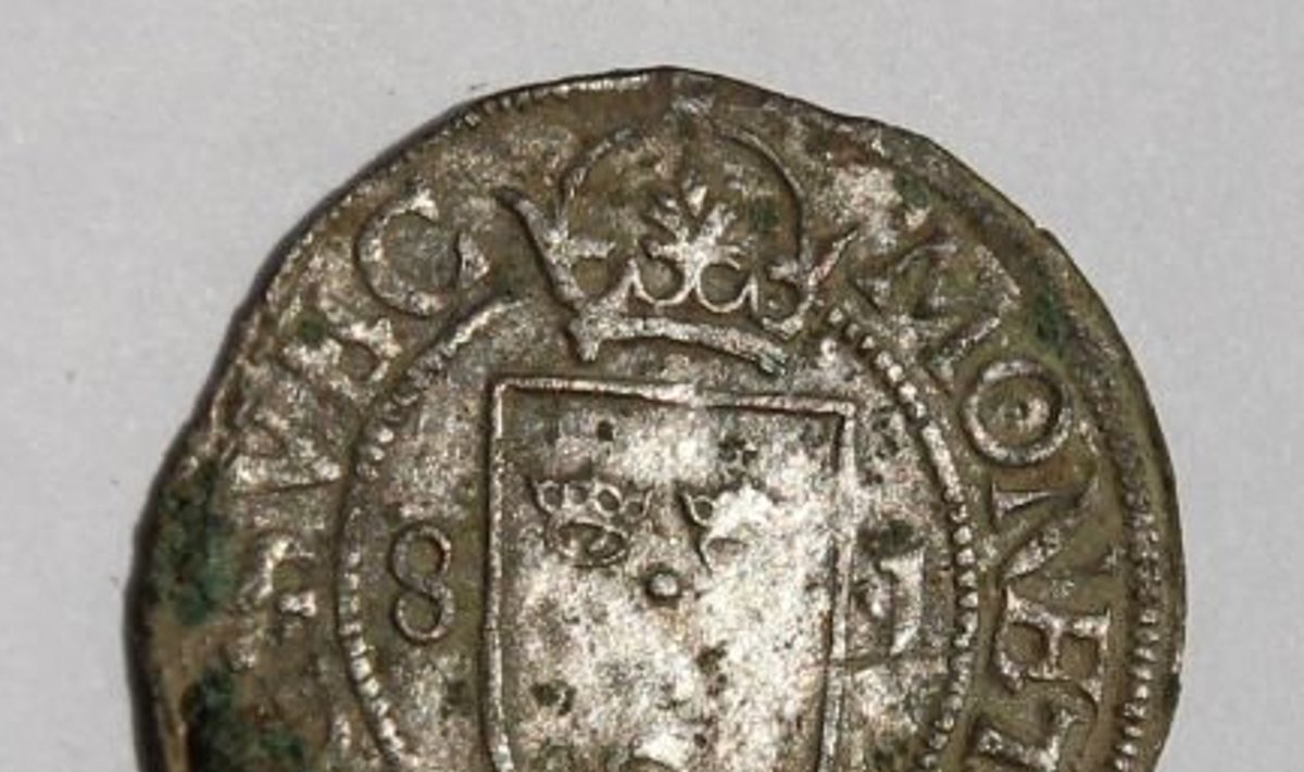 Juuru kirikuaia lõunavärava ümbruse arheoloogilistel uuringutel leitud keskaegne münt