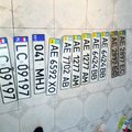 FOTOD: Ida-Ukrainas konfiskeeriti läbiotsimisel narkootikume, relvi, granaate ja ka Eestis registreeritud auto numbrimärgid
