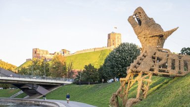 В Вильнюсе установили огромную скульптуру волка. Через пару дней ее торжественно сожгут