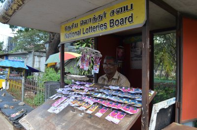 Üle terve Sri Lanka on väga populaarsed väikesed putkad, kust on võimalik osta (ainult) loteriipileteid. 