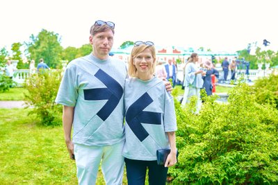 MOE tööstusliku taaskasutamise pioneer Reet Aus väisas pidu koos ettevõtjast abikaasa Boriss Gubaiduliniga. Paaril olid seljas noolesärgid. Reeda soov Eestile on, et vabadus oleks alati meiega.