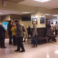 ФОТО и ВИДЕО: В Нарве из-за очередей к участкам некоторые избиратели предпочли не голосовать