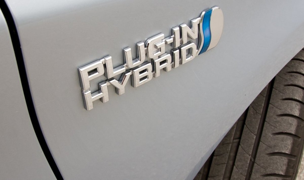 Toyota Pruis PHEV, pistiklaetav hübriid