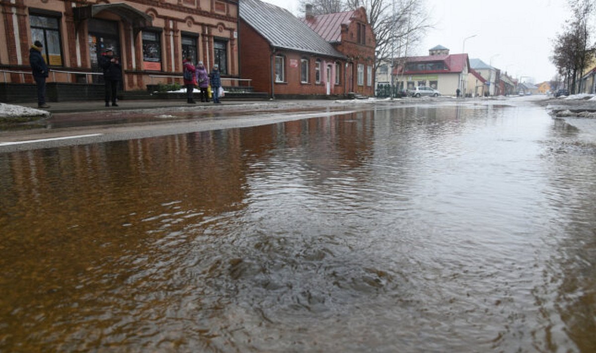 Jēkabpilsi linnatänavad hakkavad vee alla jääma.