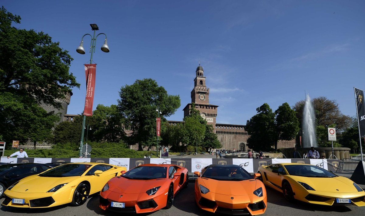 Lamborghinid Milanos Sforza lossi ees seismas.