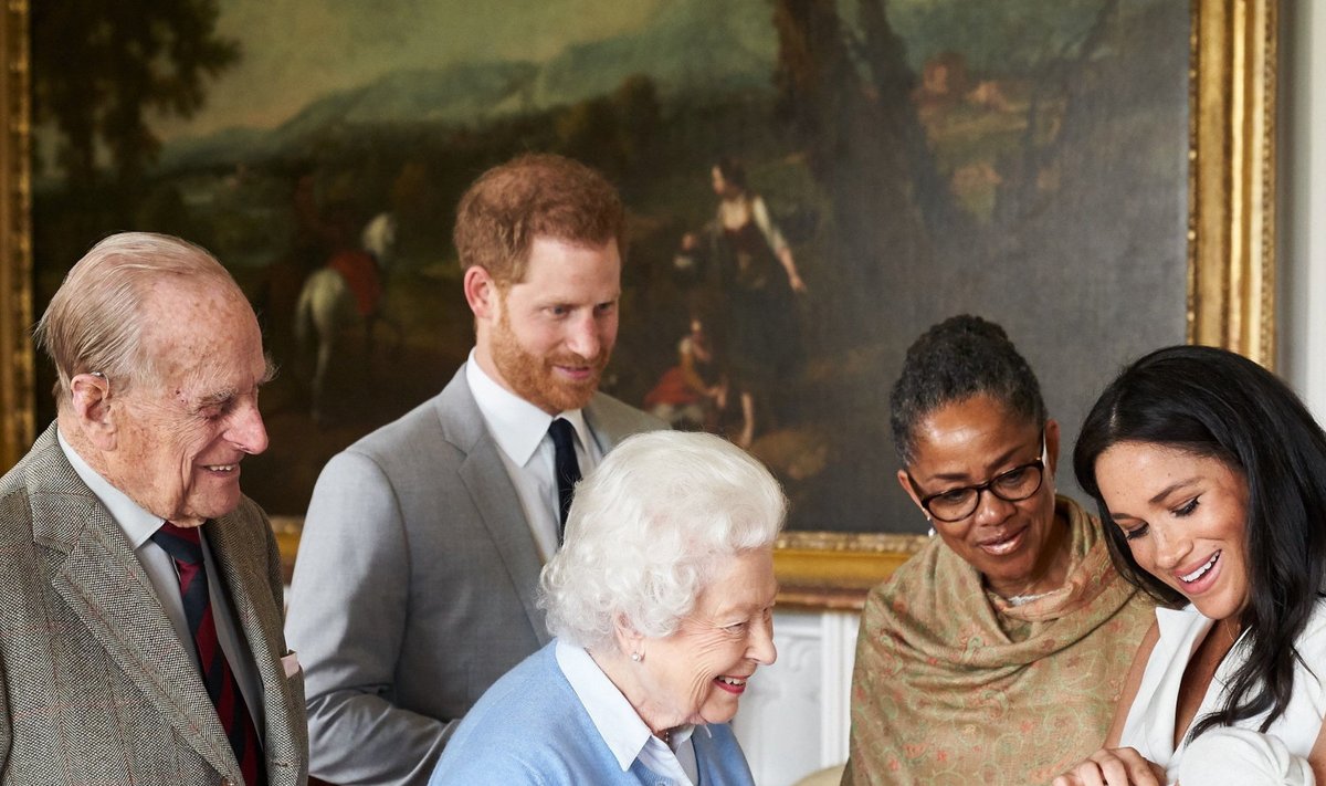 Fotomeenutus 2019. aasta kevadest, mil Harry ja Meghan kuningannale ja Philipile pisipoeg Archie't näitasid.